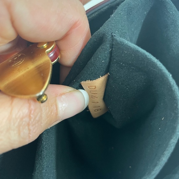 ❤️LOUIS VUITTON❤️
Monogram Duffle Bag - Picture 13 of 13